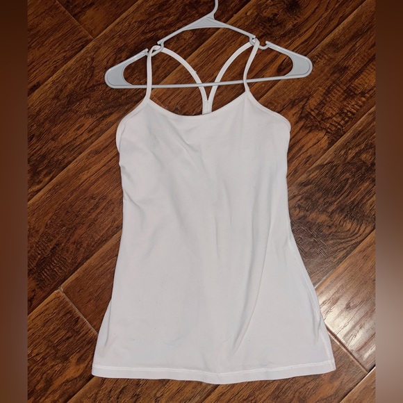 White lululemon tank! 🤍 No size tag — almost positive it is a size 6 though! - Picture 1 of 2